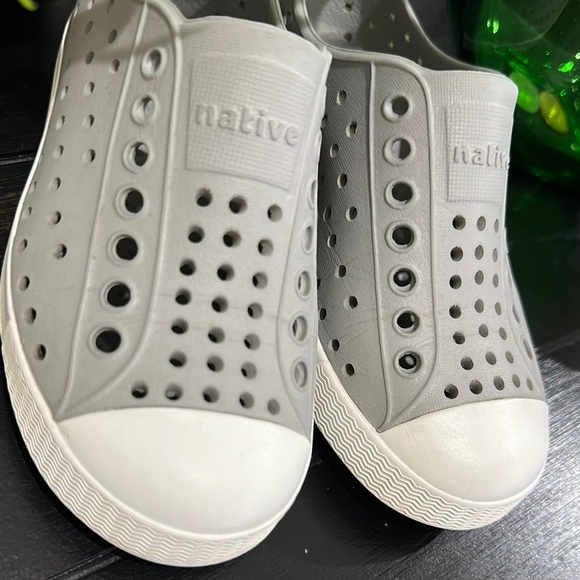 Kids Native Jefferson Gray Slip-On Shoes EUC - Picture 5 of 6